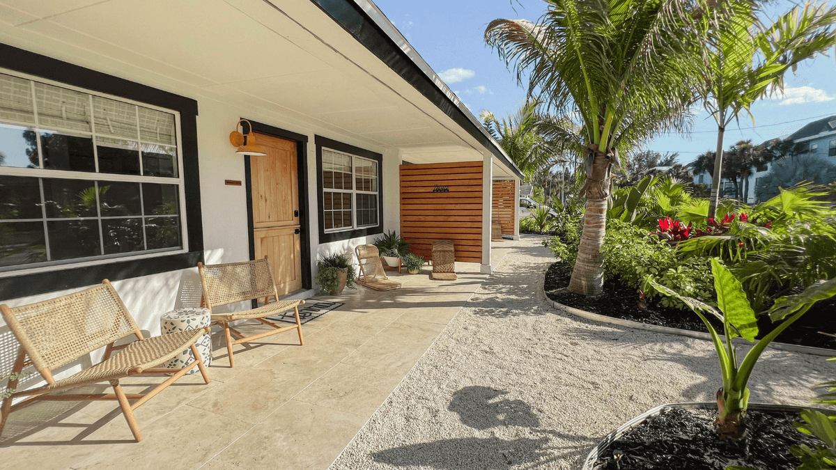 Anna Maria Beachhouse — finished landscape by Everything Outdoors